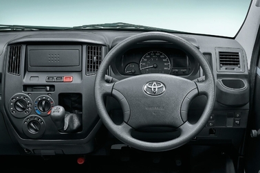 インパネ DX(2WD)・5M/T。