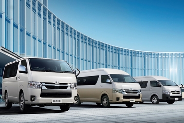 (左):VAN・2WD・2800ディーゼル・標準ボディ・スーパーGL