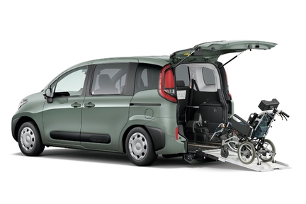 X（ハイブリッド・2WD） 車いす仕様車“タイプⅠ（助手席側セカンドシート付）”